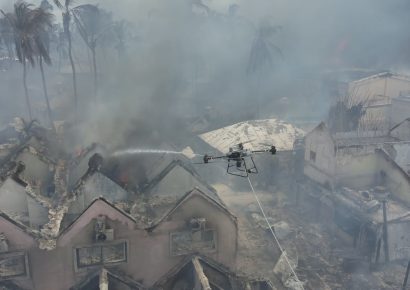 Drones del 911 apoyan labores para sofocar incendio en hotel de Bayahíbe