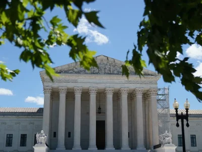 El Tribunal Supremo de EE. UU. mantiene las leyes que prohíben a atletas trans competir en equipos femeninos