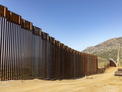 EE. UU. prevé concluir el muro fronterizo con México a finales de 2027