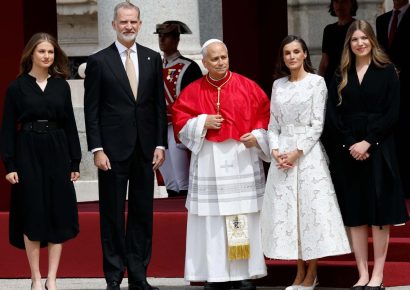 El papa León XIV llega a España | Es recibido con honores en el Palacio Real por el rey Felipe VI y su familia