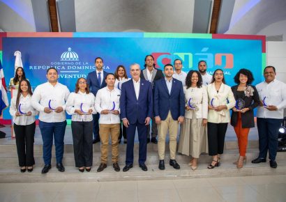 Abinader exhorta a la juventud a defender la ética y asume como presidente del Sistema Nacional de Ética Juvenil