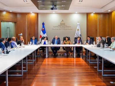 Sectores productivos y sociales valoran plan económico del Gobierno tras reunión con el ministro Magín Díaz
