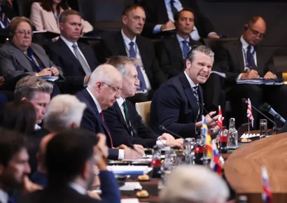 Estados Unidos critica la respuesta de sus aliados frente a Irán y analiza reducir su presencia militar en Europa