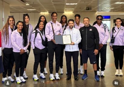 Embajador Takata recibe a Reinas del Caribe en Brasilia
