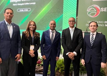 Ministro Joel Santos destaca transformación energética dominicana en Surinam