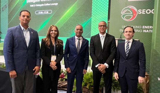 Ministro Joel Santos destaca transformación energética dominicana en Surinam