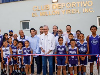 Presidente Abinader entrega renovado Club Deportivo El Millón Yireh en beneficio de más de 1,400 jóvenes