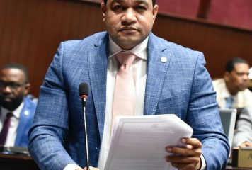 Diputado de Pedernales renunció a Fuerza del Pueblo en plena sesión