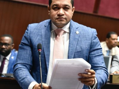 Diputado de Pedernales renunció a Fuerza del Pueblo en plena sesión