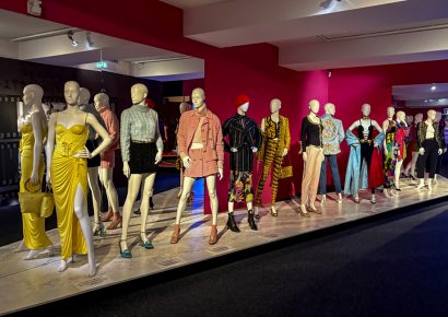 París inaugura retrospectiva de Gianni Versace en Museo Maillol