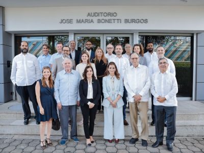 Embajadora de EE. UU., Leah Campos visita Grupo SID para conocer su expansión industrial y aporte al país