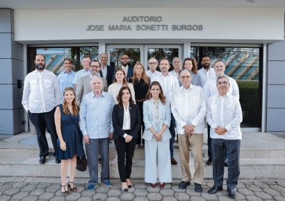 Embajadora de EE. UU., Leah Campos visita Grupo SID para conocer su expansión industrial y aporte al país