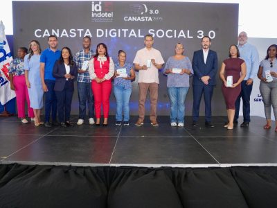 Indotel lleva inclusión digital a más de 500 residentes de Santo Domingo Oeste con la Canasta Digital Social 3.0