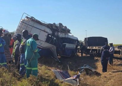 Tragedia en Zimbabue: nueve muertos y 26 heridos tras el choque de un tren y un autobús