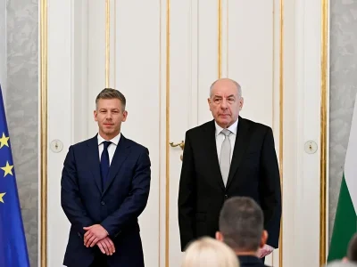 Nuevo primer ministro de Hungría desafía al presidente por negarse a dimitir