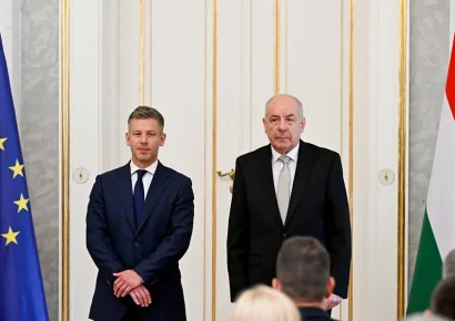 Nuevo primer ministro de Hungría desafía al presidente por negarse a dimitir