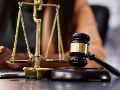 Justicia impone coerción en caso de accidente que causó muerte de agente de Migración