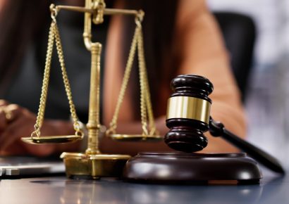 Justicia impone coerción en caso de accidente que causó muerte de agente de Migración