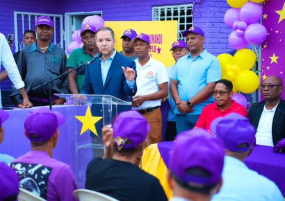 Johnny Pujols encabezó jornada política en Barahona con juramentaciones y críticas al gobierno