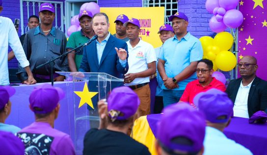 Johnny Pujols encabezó jornada política en Barahona con juramentaciones y críticas al gobierno
