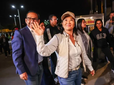 Keiko Fujimori anticipa un “cambio de gobierno” en Colombia en medio de jornada electoral en Perú