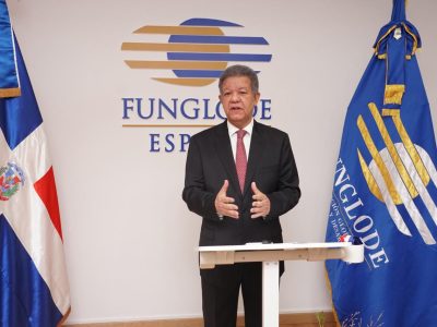 Leonel Fernández examina el impacto de las universidades en la cooperación académica en España en foro iberoamericano