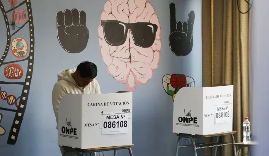 Los votos de las comunidades remotas y del exterior definirán al próximo presidente de Perú