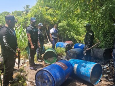 Fiscalía y Policía desmantelaron fábrica clandestina de alcohol en Azua