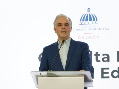 De Camps encabeza foro sectorial de la Consulta Nacional de Educación