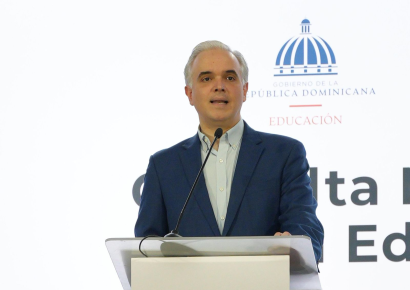 De Camps encabeza foro sectorial de la Consulta Nacional de Educación
