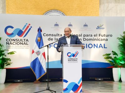 Gobierno promete revolución educativa, pero dudas crecen en Santiago