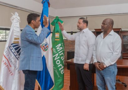 Ministro de Medio Ambiente Paíno Henríquez, juramenta nuevo administrador del Parque Nacional Mirador Norte