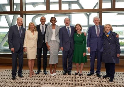 Obama inaugura su biblioteca presidencial en Chicago con llamado a un EE.UU. “sin reyes”