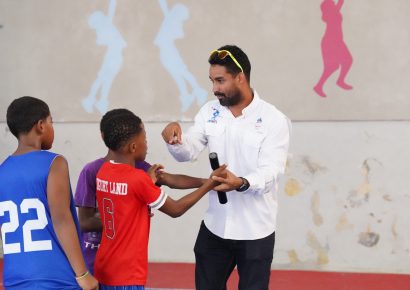 Capotillo se llena de oro: atletas olímpicos inspiran a jóvenes en el programa escolar “Escuelas Abiertas y Activas”