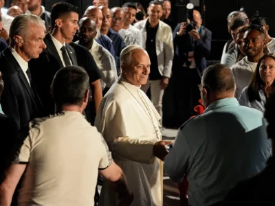Papa León XIV llega en helicóptero a la Abadía de Montserrat, corazón espiritual e identitario de Cataluña