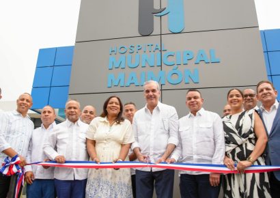 Abinader entrega hospital remozado en Maimón y anuncia nuevos proyectos de salud e infraestructura