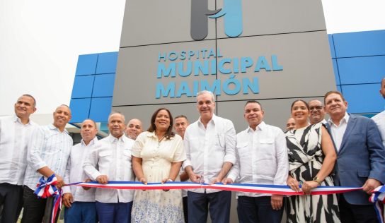 Abinader entrega hospital remozado en Maimón y anuncia nuevos proyectos de salud e infraestructura