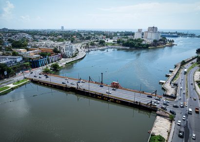 Cierre temporal del puente flotante sobre el río Ozama este sábado por paso de embarcación