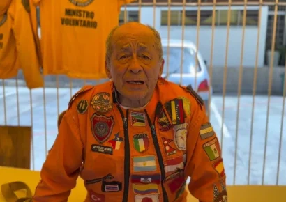 El rescatista mexicano de 80 años que vuelve por tercera vez a un desastre en Venezuela