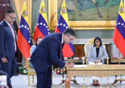 Venezuela otorgó licencia a Shell para explorar campo de gas Loran
