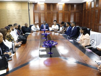 Contraloría inicia en Santiago primera socialización por región con representantes de las UAI