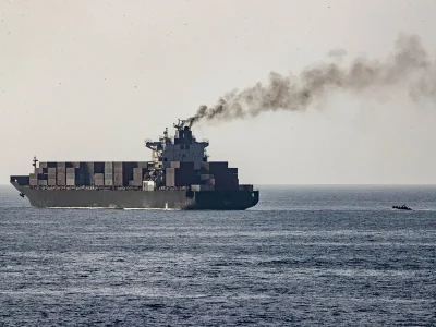 Tres marineros indios fallecen tras bombardeo estadounidense a petrolero en el golfo de Omán