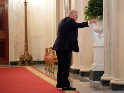 Trump abandona entrevista tras ser cuestionado sobre supuestas irregularidades electorales