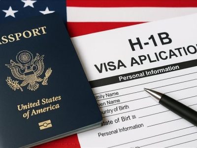 Juez federal declara ilegal tarifa de 100.000 dólares en visas H-1B