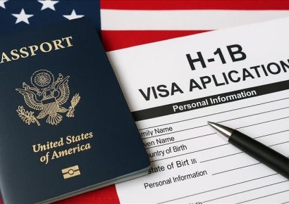 Juez federal declara ilegal tarifa de 100.000 dólares en visas H-1B