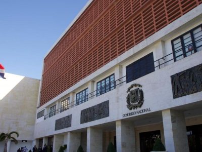 Diputados aprueban ley que honra a Vicente Sánchez Baret