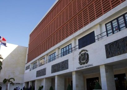 Diputados aprueban ley que honra a Vicente Sánchez Baret