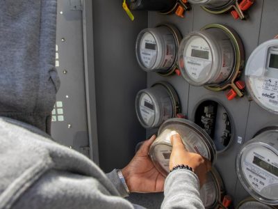 Imponen prisión preventiva a tres hombres por robo de medidores eléctricos