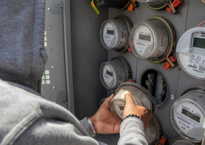 Imponen prisión preventiva a tres hombres por robo de medidores eléctricos