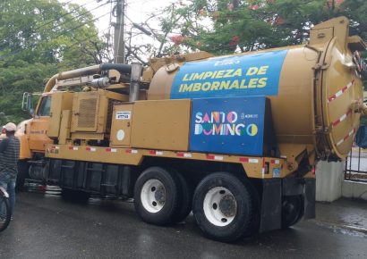 Alcaldía del Distrito Nacional continúa limpieza preventiva de filtrantes e imbornales
